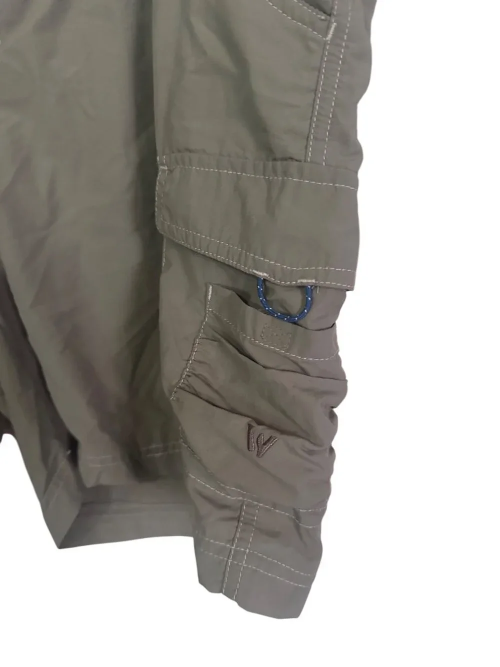 White Sierra green cargo shorts with elastic panels size XL